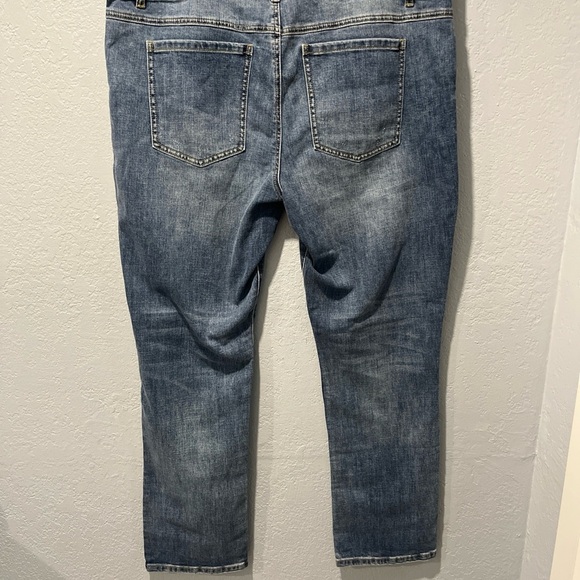 Cabi Cinch Straight Style 4521 Jeans Size 20 Lightly Distressed - Picture 3 of 6